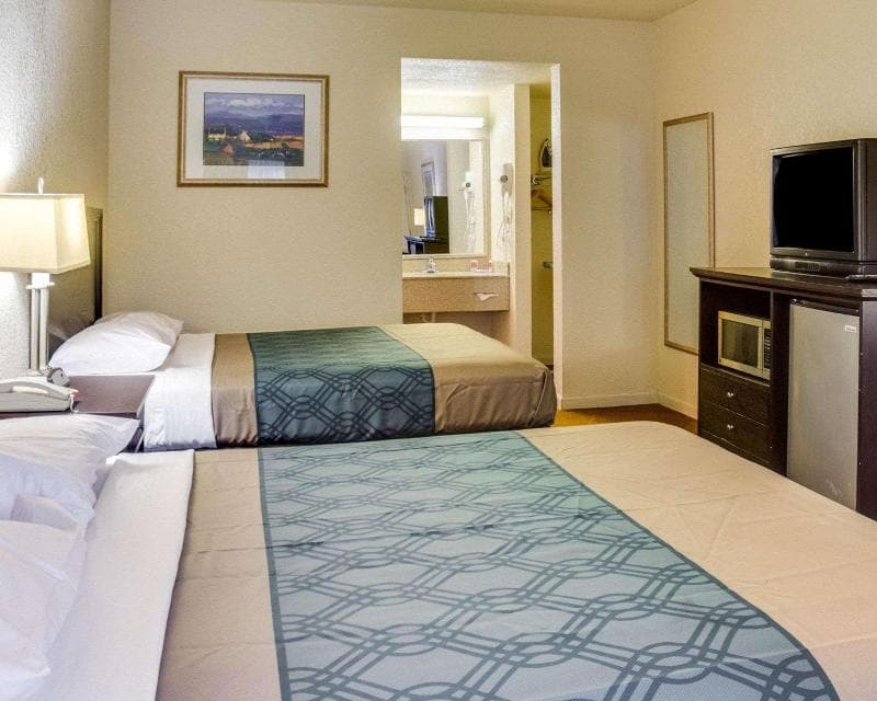 Quality Inn & Suites 5