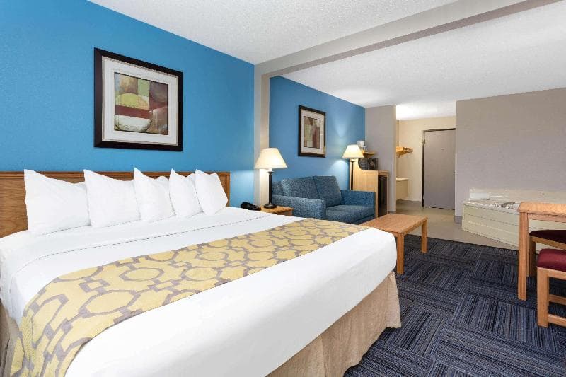 Baymont by Wyndham Marinette 3