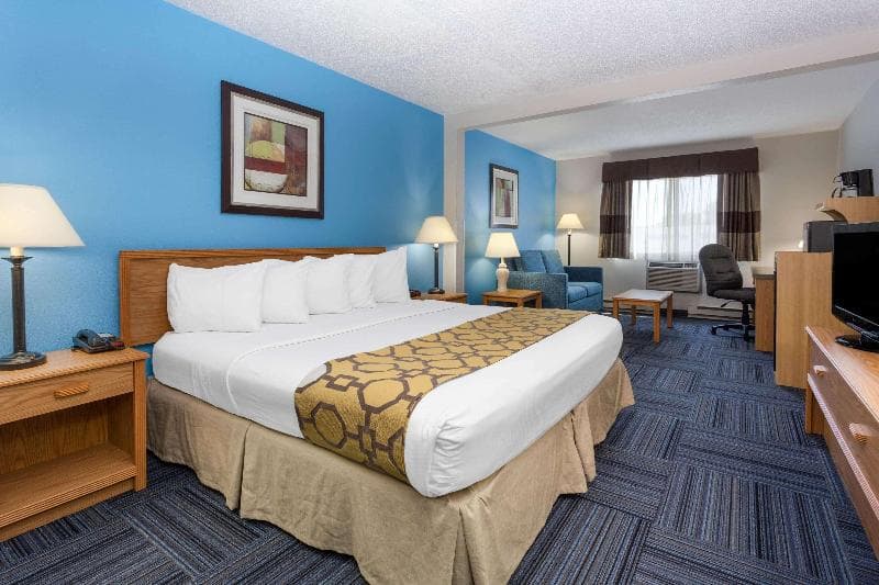 Baymont by Wyndham Marinette 4