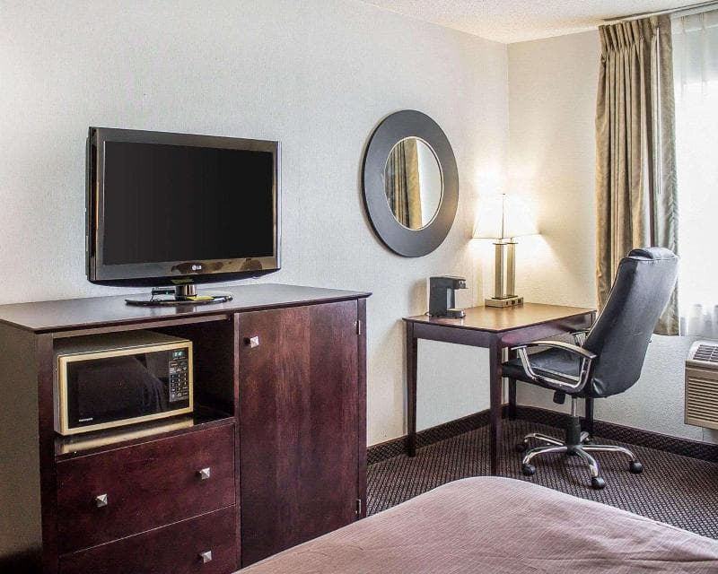 Quality Inn & Suites 3
