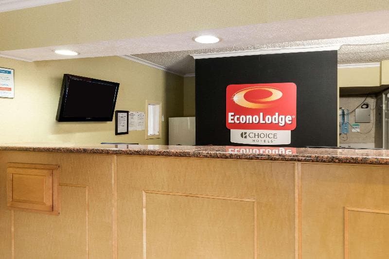 Econo Lodge 5