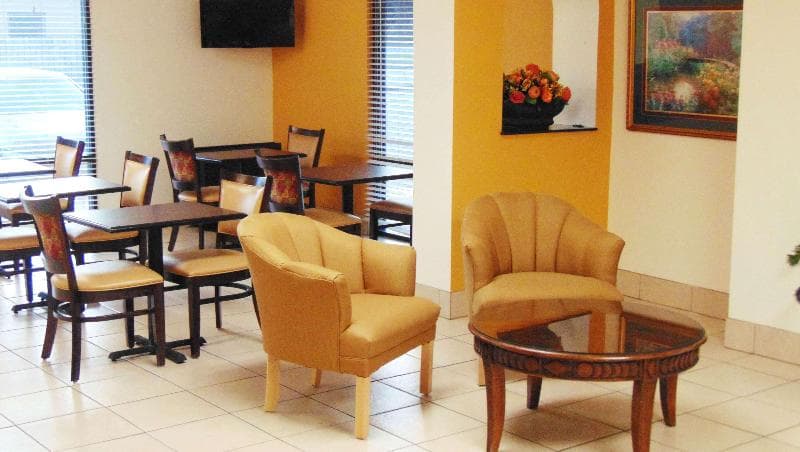 Days Inn & Suites by Wyndham Brewton 4