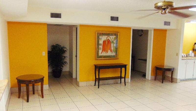 Days Inn & Suites by Wyndham Brewton 5