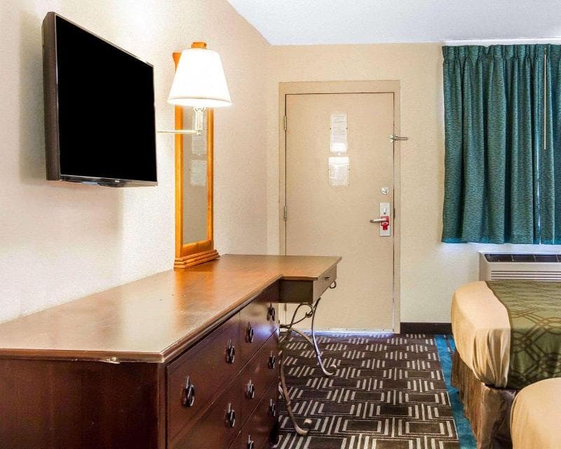 Econo Lodge Lanett 4