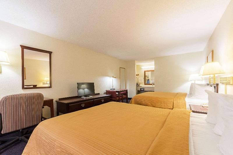Econo Lodge Inn And Suites Bentonville 5