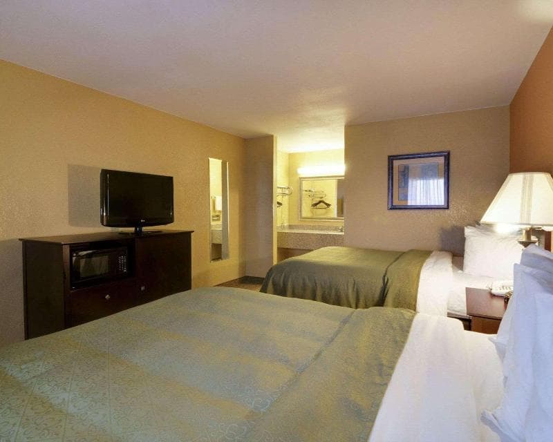 Quality Inn Russellville I-40 photo 1