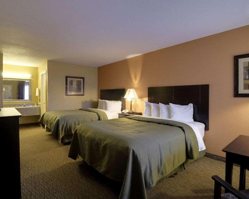 Quality Inn Russellville I-40 3
