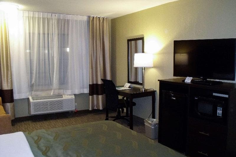 Quality Inn 4