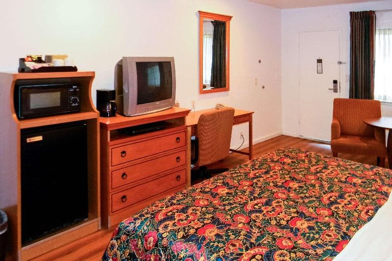Rodeway Inn 4