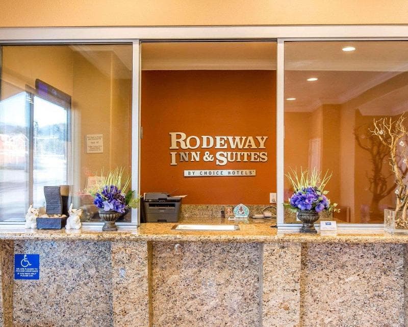 Rodeway Inn & Suites 5