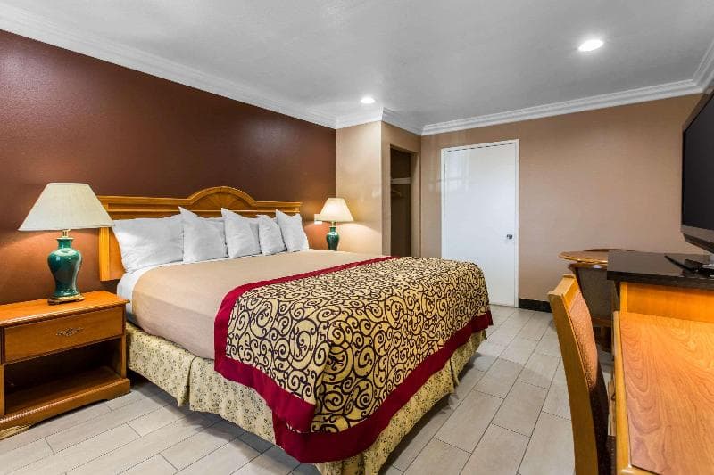 Rodeway Inn 2