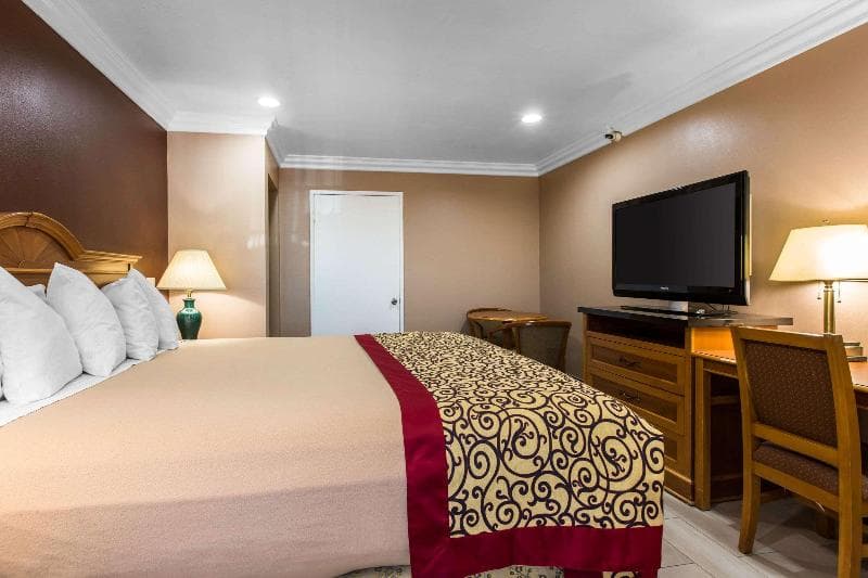 Rodeway Inn 3