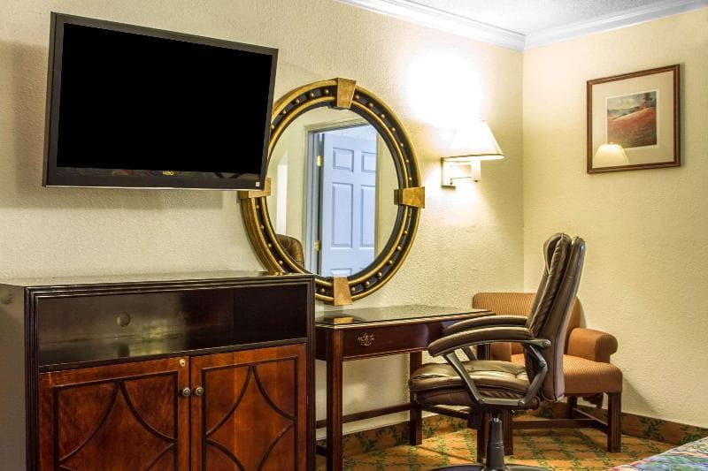 Econo Lodge Fairfield 5