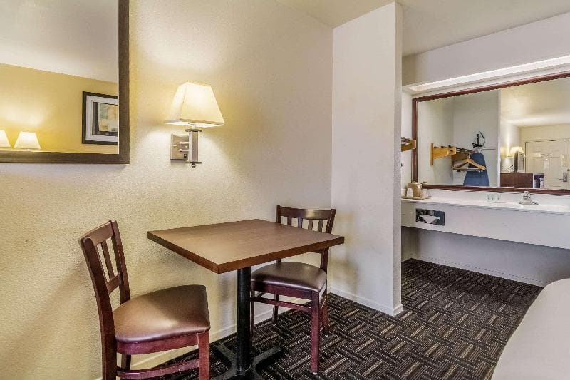 Quality Inn Fresno Near University 5