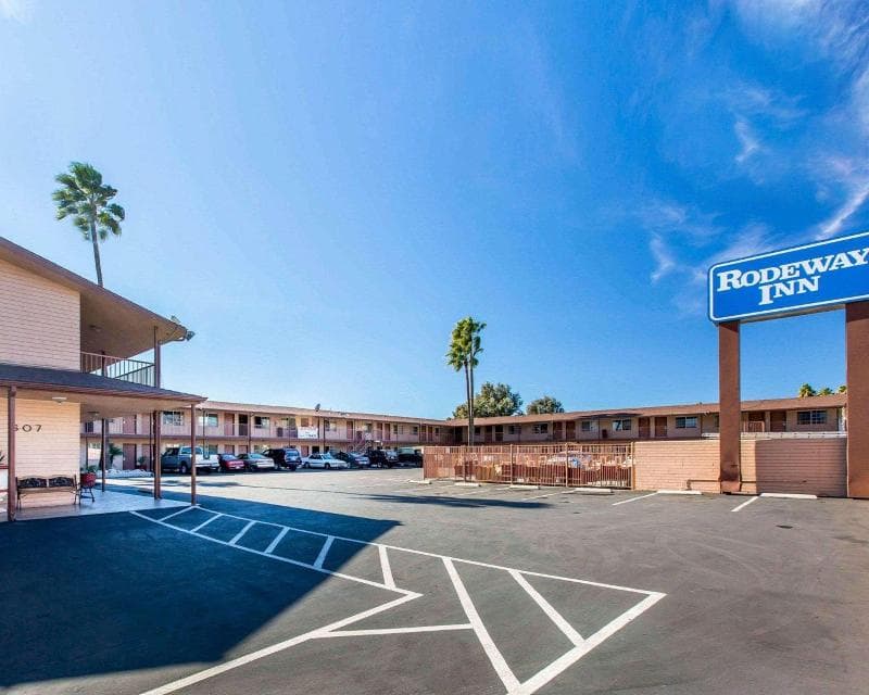 Rodeway Inn 5