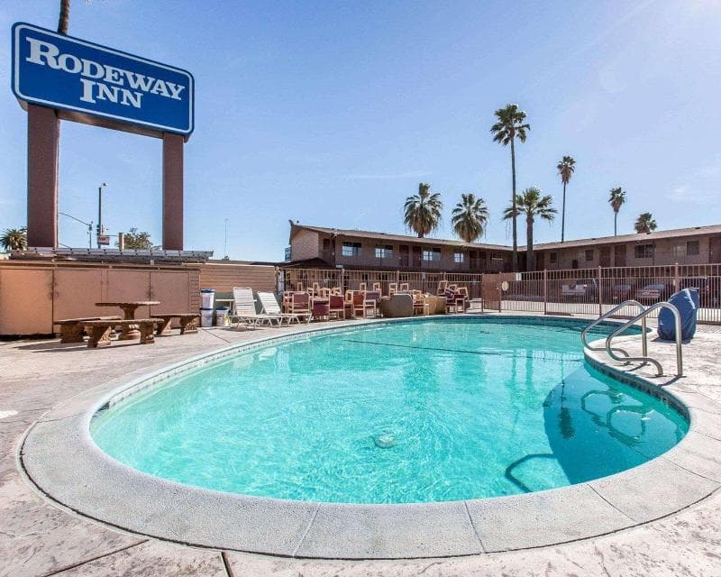 Rodeway Inn 4
