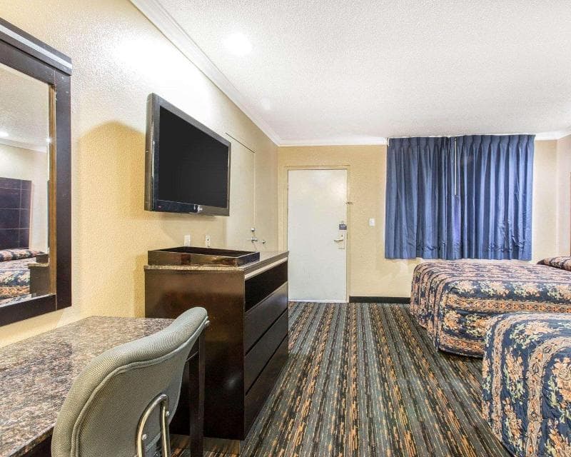 Rodeway Inn 2