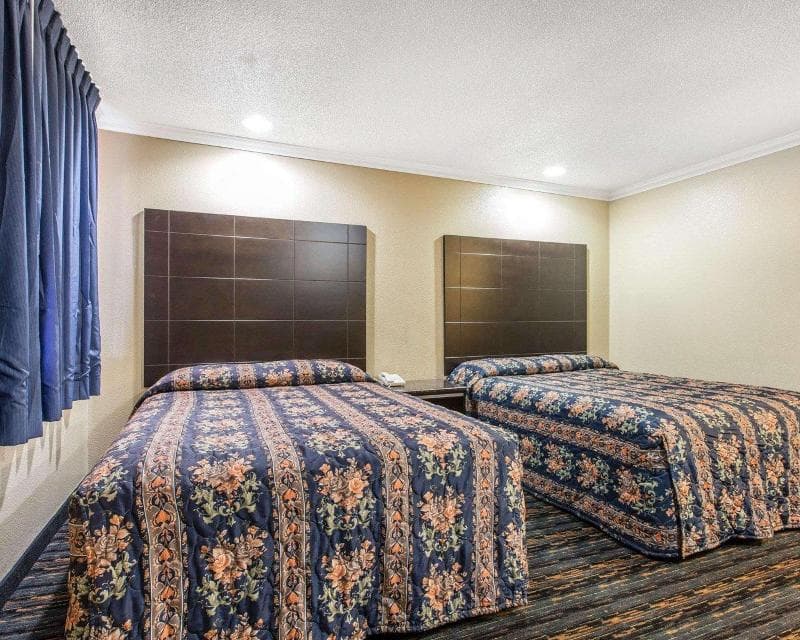 Rodeway Inn 3