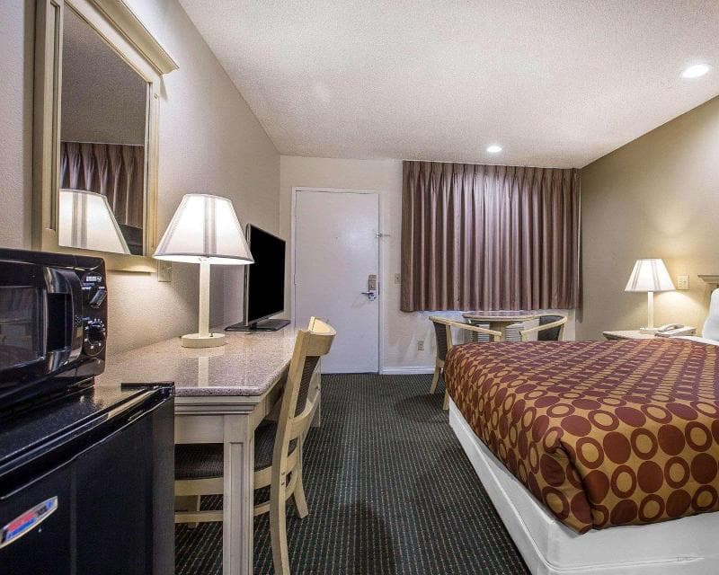 Rodeway Inn Santee 3