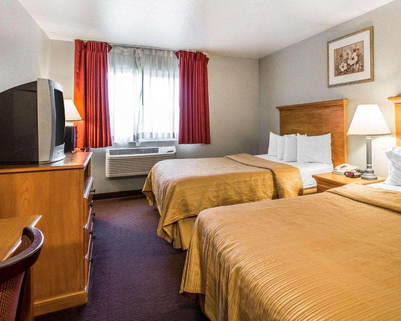 Econo Lodge 3