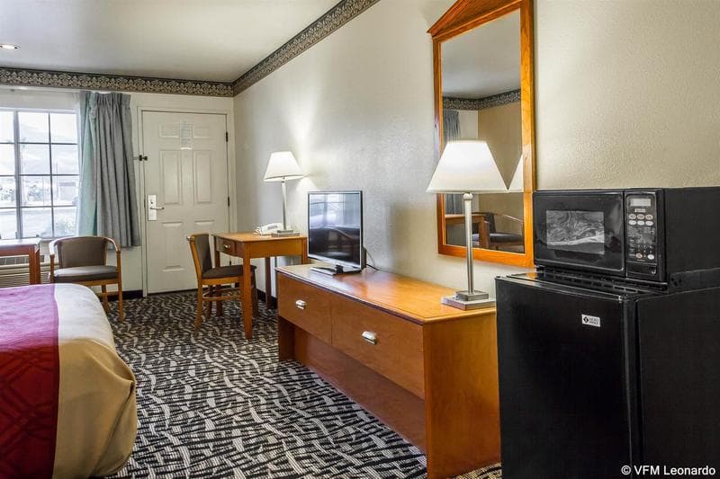 Executive Inn 5