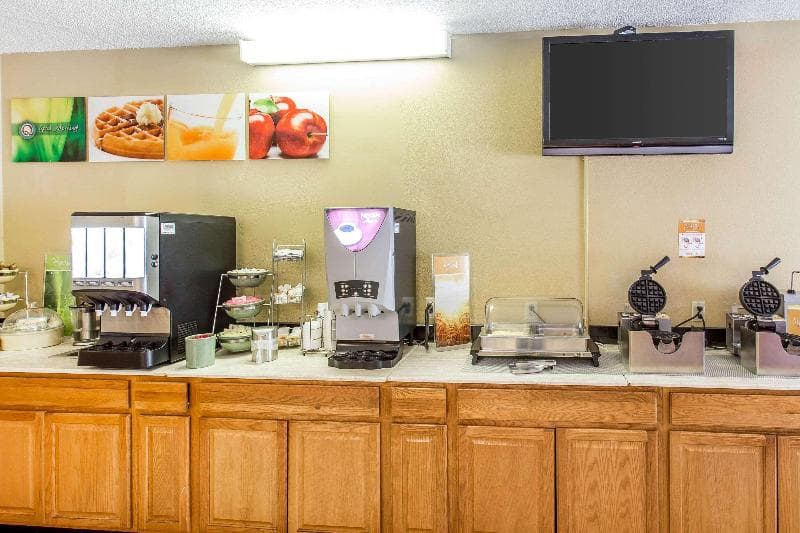 Quality Inn And Suites Lakewood 3
