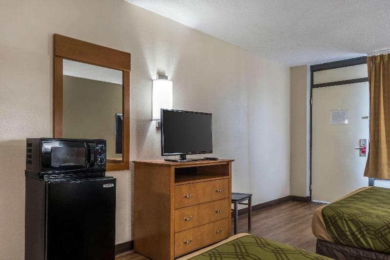 Econo Lodge Live Oak 3