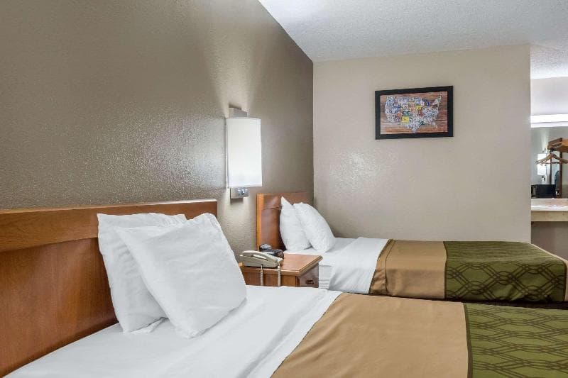 Econo Lodge Live Oak 4