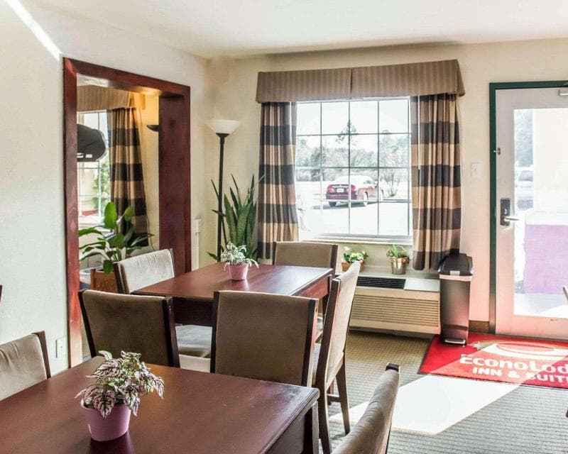 Econo Lodge 2