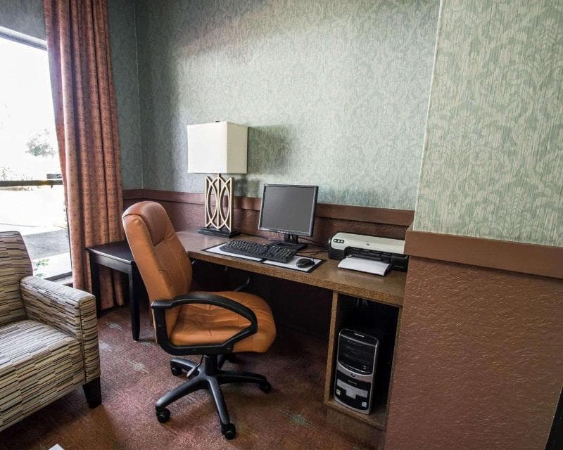 Quality Inn Near Blue Spring photo 1