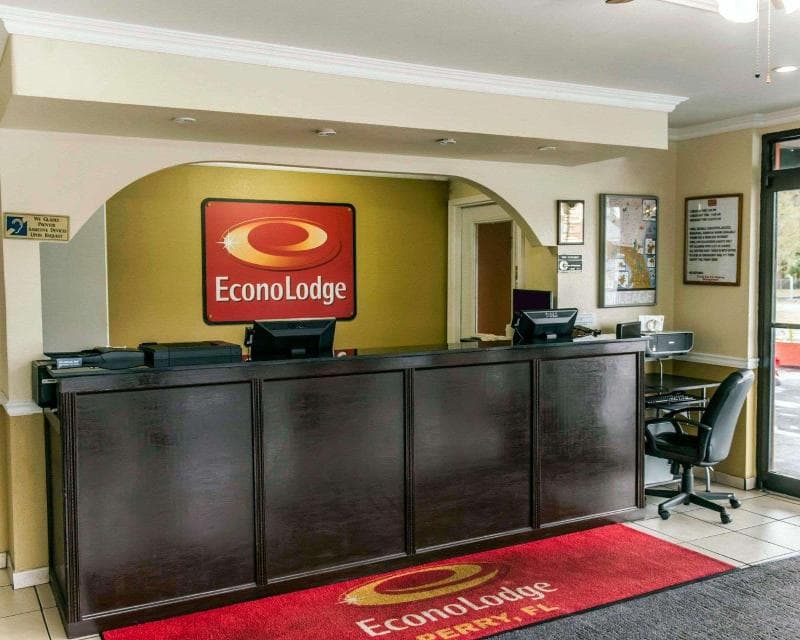 Econo Lodge Perry Area 4
