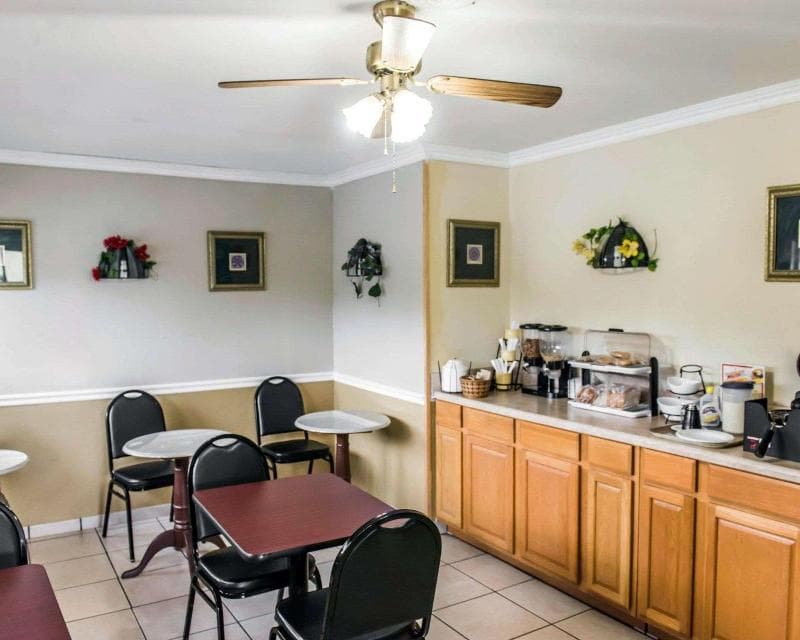 Econo Lodge Perry Area photo 1