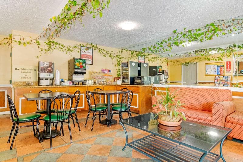Econo Lodge photo 1