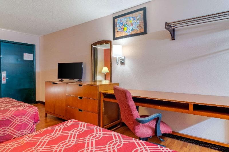 Econo Lodge 2