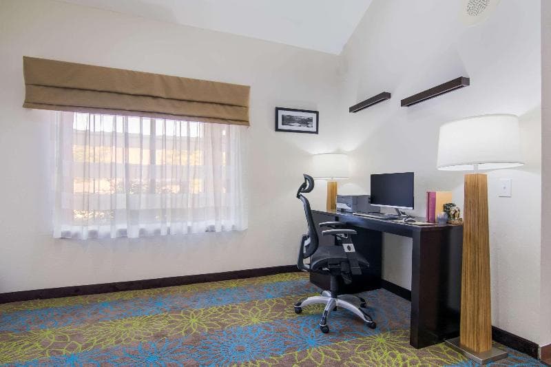 Sleep Inn near The Avenue photo 1
