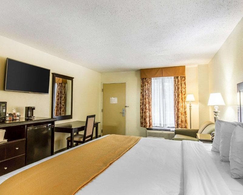 Quality Inn & Suites photo 1