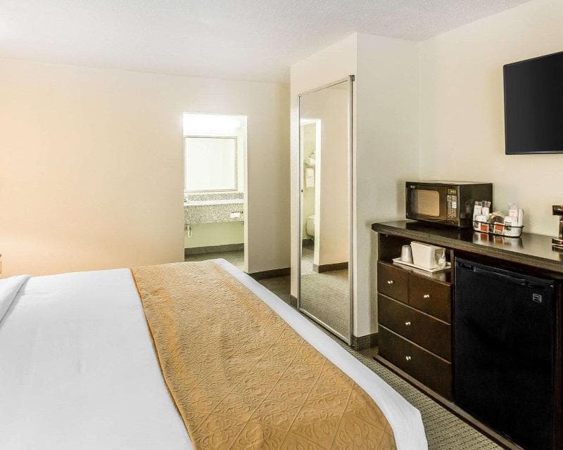 Quality Inn & Suites 5