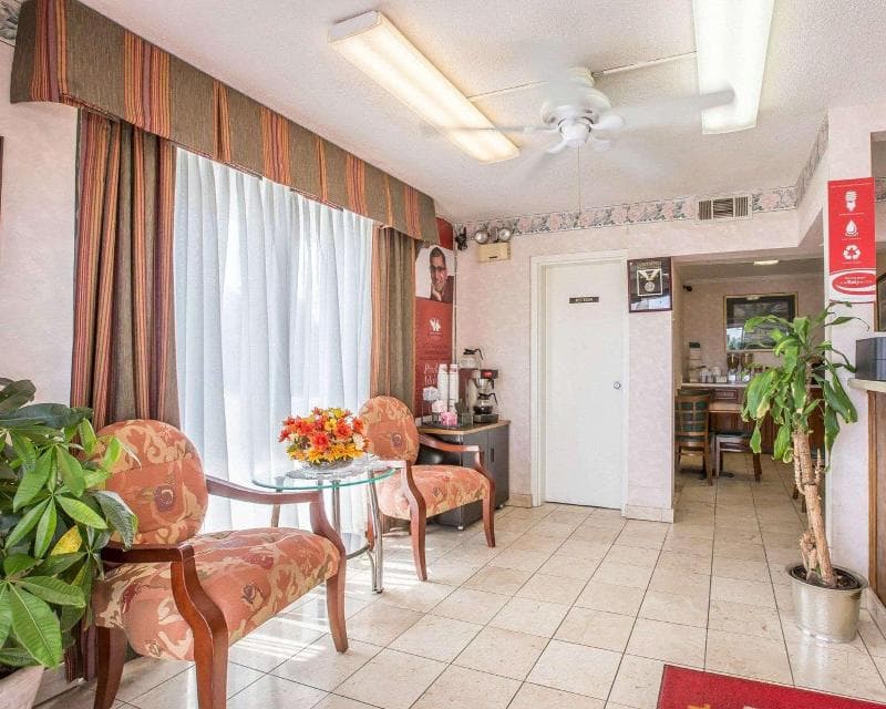 Econo Lodge Thomson Area 5