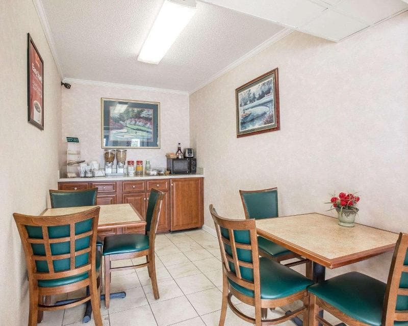 Econo Lodge Thomson Area 3