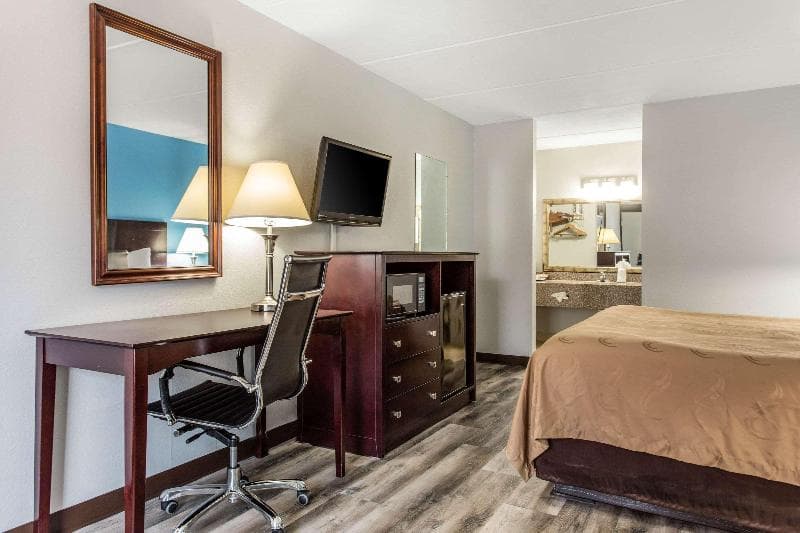 Quality Inn & Suites 4