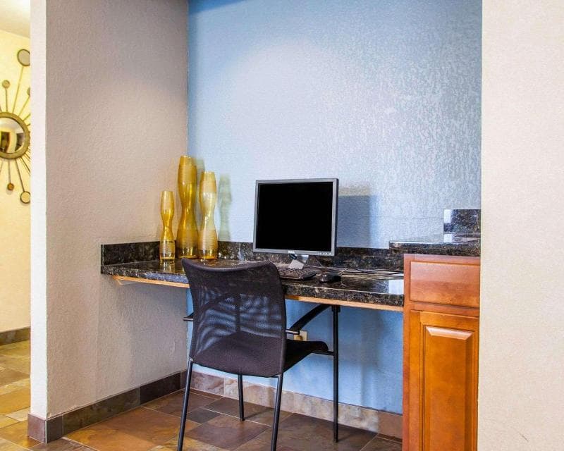 Quality Inn & Suites photo 1