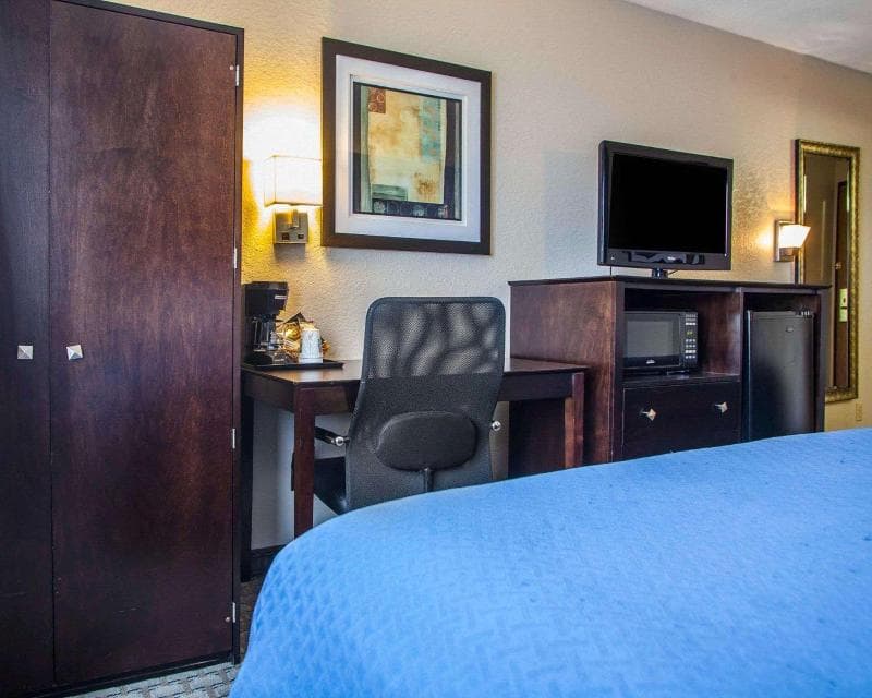Quality Inn & Suites 5