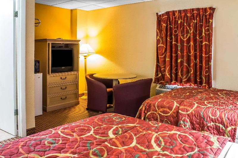 Econo Lodge Inn & Suites photo 1