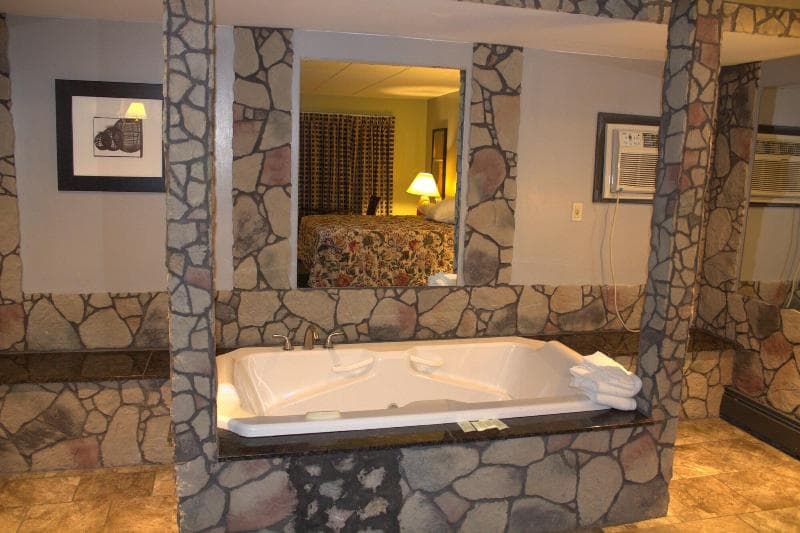 American Inn & Suites photo 1
