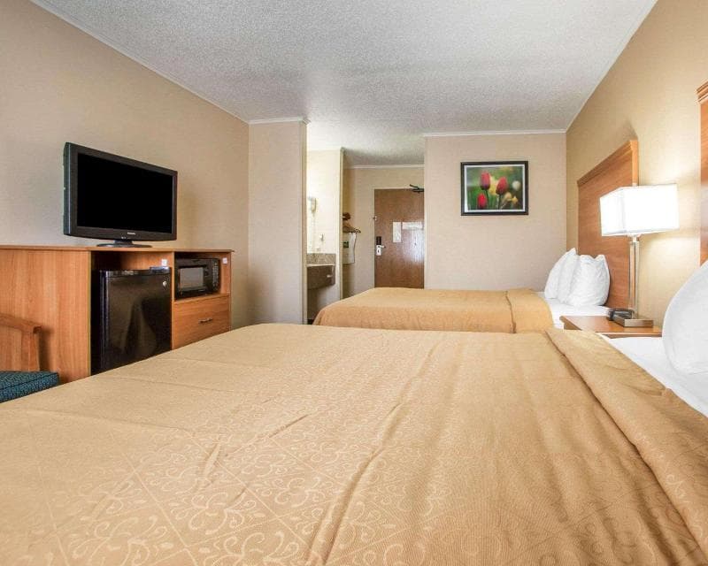 Quality Inn 4