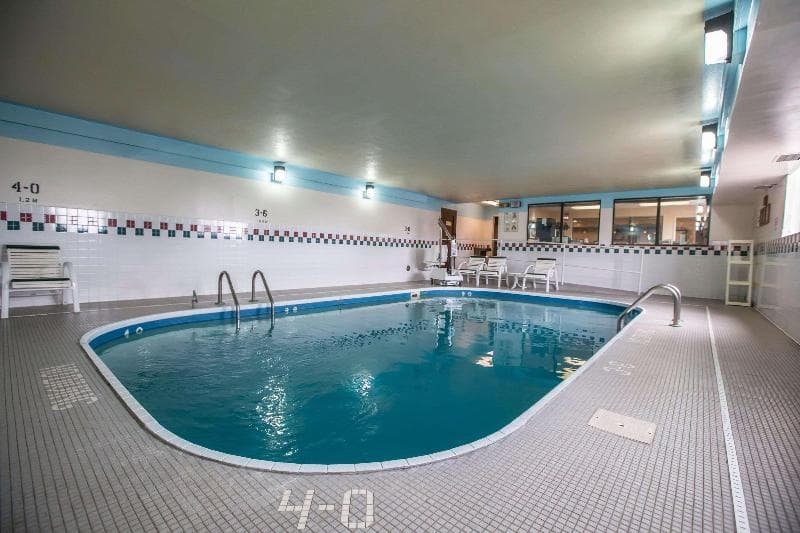 Econo Lodge Princeton 4