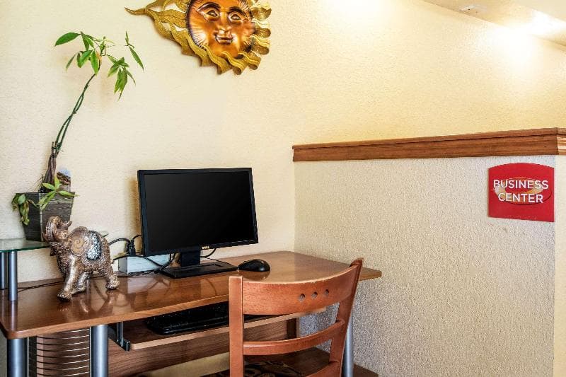Econo Lodge main