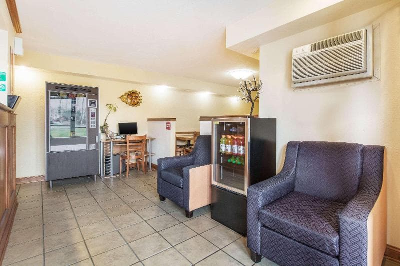 Econo Lodge photo 1