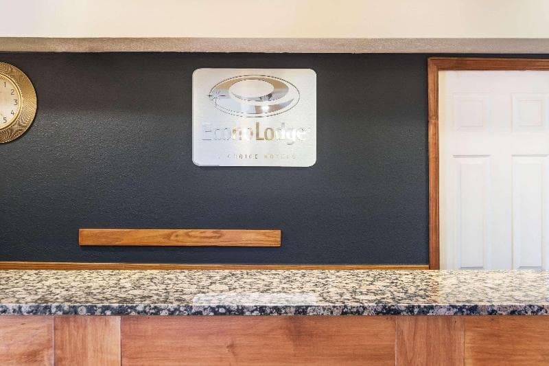 Econo Lodge 5