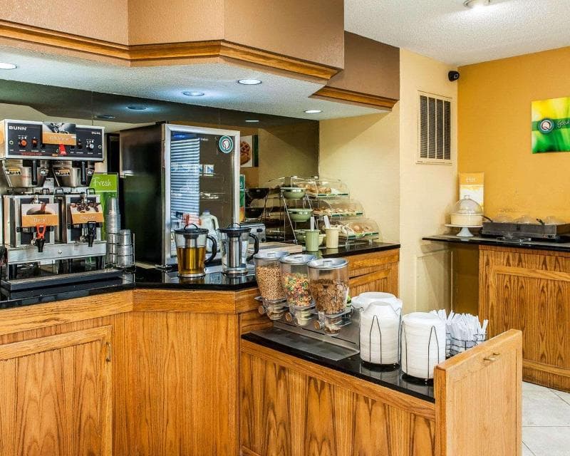 Quality Inn & Suites Shelbyville I-74 3